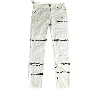 NWT Dex super skinny,ankle length,frey hem,white  denim, painter spray,low rise